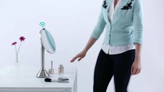 Onlineshop Simplehuman Sensor Compact Spiegel - Reisspiegel - Zilver - Make Up Spiegel - Kantelbaar - Automatisch Licht - Makeupspiegel 2 Onlineshop Simplehuman Sensor Compact Spiegel - Reisspiegel - Zilver - Make Up Spiegel - Kantelbaar - Automatisch Licht - Makeupspiegel - Afbeelding 2