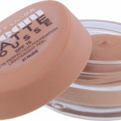 Maybelline Dream Matte Mousse Foundation - 21 Nude -Essie winkel 550x313 1
