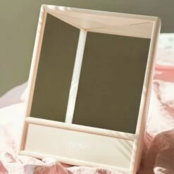 MRMR - The Non-reversing Mirror - Zonder Links & Rechts Gespiegeld - Make Up Spiegel 14 MRMR - The Non-reversing Mirror - Zonder Links & Rechts Gespiegeld - Make Up Spiegel -Essie winkel 550x347 4