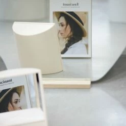 MRMR - The Non-reversing Mirror - Zonder Links & Rechts Gespiegeld - Make Up Spiegel 11 MRMR - The Non-reversing Mirror - Zonder Links & Rechts Gespiegeld - Make Up Spiegel -Essie winkel 550x366 14