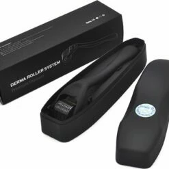 Kingsowned Dermaroller 1.5 Mm Met Cleaning Spray - 540 Naalden - Steriel Verpakt - Hoge Kwaliteit Chirurgisch Staal - Bewezen Effectief Tegen Rimpels, Acne Littekens, En Cellulitis & Stimulatie Van Haargroei Op De Hoofdhuid, Baardgroei -Essie winkel 550x427 1