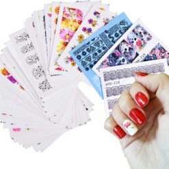 Relouka Luxe Nagelstickers - Nail Art - Gemengde Ontwerpen - 50 Stuks 6 Relouka Luxe Nagelstickers - Nail Art - Gemengde Ontwerpen - 50 Stuks -Essie winkel 550x502 2