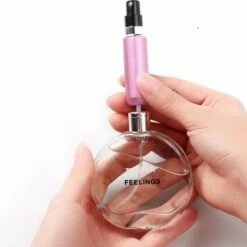 Merkloos Schoencadeautjes Sinterklaas- Parfum Verstuiver 13 Kleuren - Lipstick Formaat Navulbaar Parfumflesje - Lipstick Formaat Navulbare Parfum Verstuiver - 5 ML - -Essie winkel 550x524