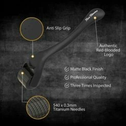 Kingsowned Dermaroller 1.5 Mm Met Cleaning Spray - 540 Naalden - Steriel Verpakt - Hoge Kwaliteit Chirurgisch Staal - Bewezen Effectief Tegen Rimpels, Acne Littekens, En Cellulitis & Stimulatie Van Haargroei Op De Hoofdhuid, Baardgroei -Essie winkel 550x527 1