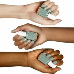 Essie Maximilian Strasse Her - Grijs - Nagellak -Essie winkel 550x531 1