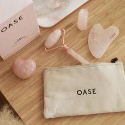 OASE Facial Set (Gua Sha Steen & Rozenkwarts Roller ) + GRATIS Tasje – 100% Natuurlijke Rozenkwarts – 2 Delige Set – Huidverzorging – Gezichtsmassage 14 OASE Facial Set (Gua Sha Steen & Rozenkwarts Roller ) + GRATIS Tasje – 100% Natuurlijke Rozenkwarts – 2 Delige Set – Huidverzorging – Gezichtsmassage -Essie winkel 550x550 246