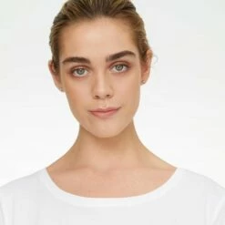 Rimmel London Lasting Finish Foundation - 203 True Beige -Essie winkel 550x550 279