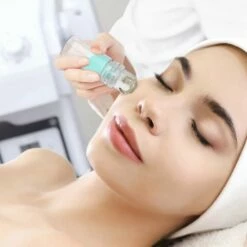 Marnifique Micro-Needle 0.5mm Derma Roller - Dermapen - Microneedling - Gezichtsroller - Face Roller - Gezichts- En Huidverzorging - Huidverjonging - Steriel Verpakt - Gezichtsserum - 24k Gold Serum - Sinterklaas Cadeau - Kerstcadeau -Essie winkel 550x550 292