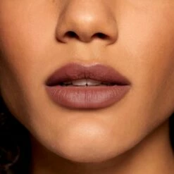 L?Or?al Paris L Or Al Paris Color Riche Free The Nudes Lipstick - 09 No Judgement - Bruin - Roze - 3,9 Gr -Essie winkel 550x550 405