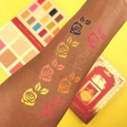 I Heart Revolution X Disney Fairytale Books - Belle Palette 12 I Heart Revolution X Disney Fairytale Books - Belle Palette -Essie winkel 550x550 539