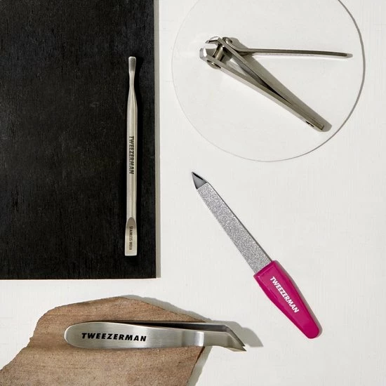 Tweezerman Mini Nagelset - RVS - Manicureset Met Nagelvijl, Nagelknipper, Bokkenpoot En Nagelriemknipper - Roze 4 Tweezerman Mini Nagelset - RVS - Manicureset Met Nagelvijl, Nagelknipper, Bokkenpoot En Nagelriemknipper - Roze - Afbeelding 4