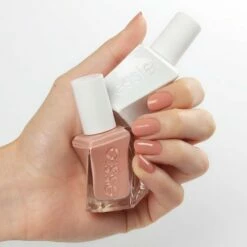 Essie Gel Couture - 30 Sew Me - Beige Nagellak - 13,5 Ml -Essie winkel 550x550 7