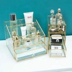 Goux.nl Beautybox Tara | Goud | Cosmetica Organizer | Sieraden Organizer | Make Up Organizer | Beautybox | Vitrine Boxje | Glazen Box | Makeup Organizer | Beauty Organizer | Makeupbox | Organizer | Storage Box | Make-uporganizer | Opbergdoos | Sieradendoos -Essie winkel 550x550 704