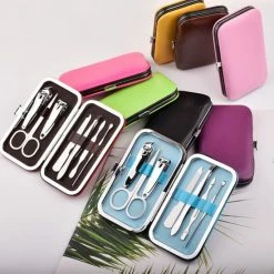 Merkloos Manicure Set - 7 Delig - Met Opbergdoos - Nagelverzorging Set - Nagelset - Nagelknipper - Nagelschaar - Nagelvijl - Bokkenpootje Nagels - Nagelriem Duwer - Pincet - Licht Roze -Essie winkel 550x550 762