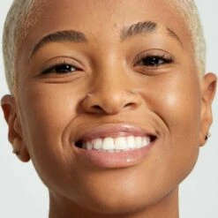 NYX Professional Makeup - Can't Stop Won't Stop Concealer - Light Ivory -Essie winkel 550x655 2