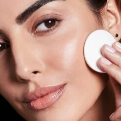 Max Factor Miracle Touch Compact Foundation - 075 Golden 21 Max Factor Miracle Touch Compact Foundation - 075 Golden -Essie winkel 550x687 3