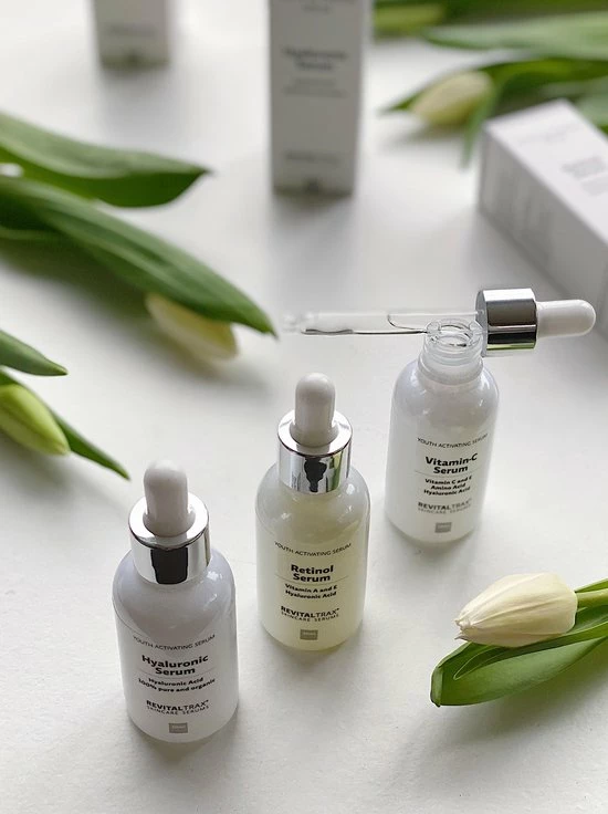 Merkloos RevitalTrax® 2% Retinol Serum - Gezichtserum - Vitamine A - Hyaluronzuur - Vitamine E - Bewezen Tegen Huidveroudering - Herstellend Vermogen - Voedend - Verfrissend - Helpt Bij Acne, Ontstekingen En Onzuiverheden 5 Merkloos RevitalTrax® 2% Retinol Serum - Gezichtserum - Vitamine A - Hyaluronzuur - Vitamine E - Bewezen Tegen Huidveroudering - Herstellend Vermogen - Voedend - Verfrissend - Helpt Bij Acne, Ontstekingen En Onzuiverheden - Afbeelding 5