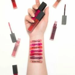 Maybelline Vivid Matte Liquid - 35 Rebel Red - Rood - Lippenstift -Essie winkel 550x816 2
